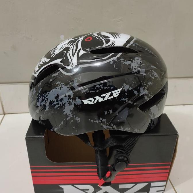 Helm sepeda RAZE R18 hitam tengkorak