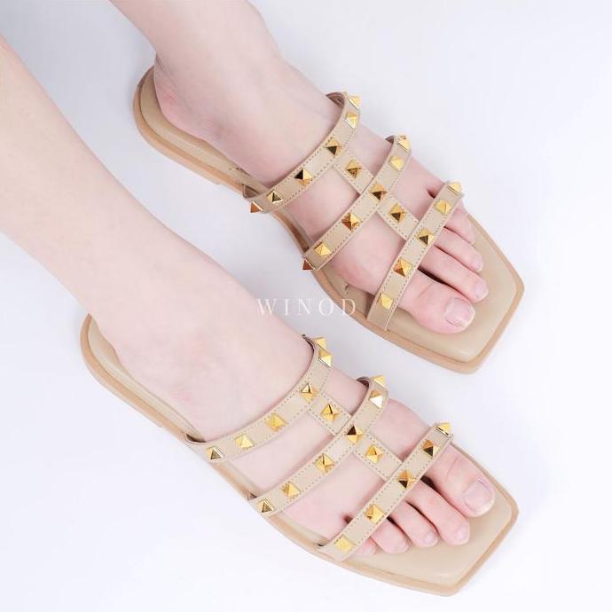 Terpopuler- Winod Paris Sandal  Teplek Wanita Sendal Korean Style Hitam Putih Sepatu Kaki