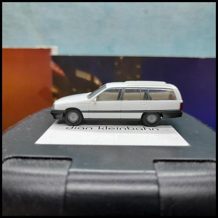 TERLARIS HERPA SKALA 1:87 - OPEL OMEGA GLS PUTIH (HP195)