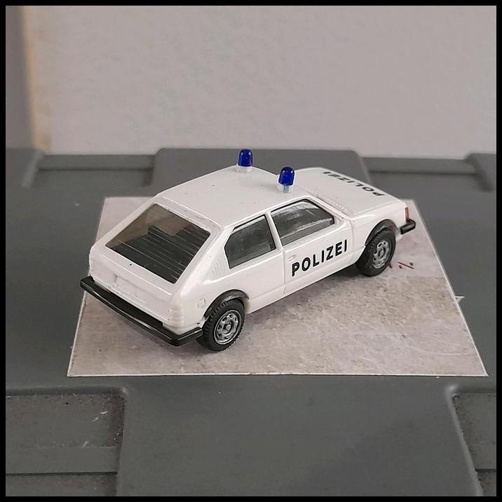 DISKON HERPA SKALA 1:87 - OPEL KADETT BERLINA SR PUTIH (HP106) 