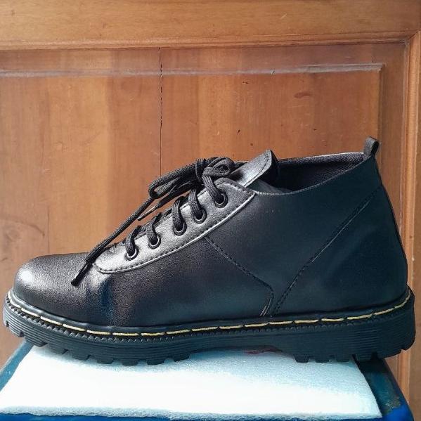 VALUE PACK SEPATU DOKMAR PRIA DAN WANITA DOKMAR 8 HOLE UNISEX L SEPATU BOOTS DOKMAR TINGGI