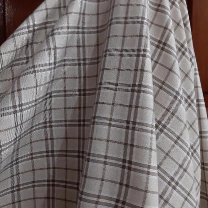 DS46 - Kain Kotak Semi Wool ( dasar craem garis coklat )