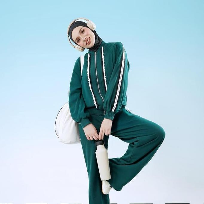 Mandjha Jessy One Set/Setelan Daily Olahraga By Ivan Gunawan