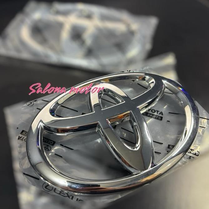 Emblem Logo Toyota Grill Depan Innova 2010-2015 Original Chrome Car - Aksesoris Baru