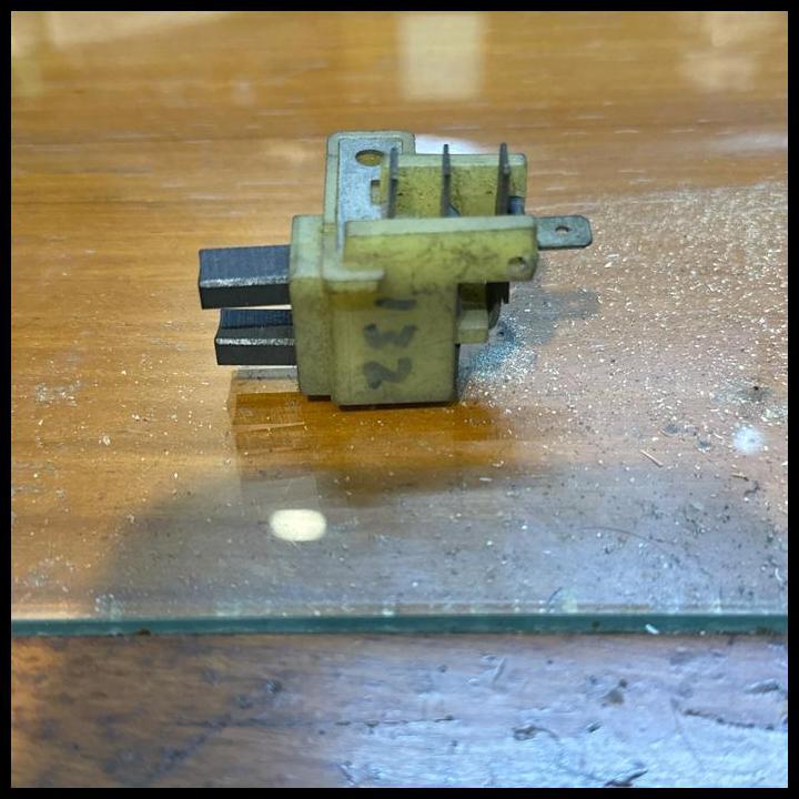 TERBARU BOSTLE ARANG ALTERNATOR UNTUK MOBIL FIAT CARBON BRUSH KUL DINAMO ASSY