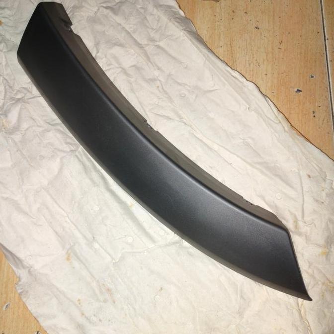 Ford Genuine Parts Spoiler Sparkboard Belakang Kanan Ford Escape