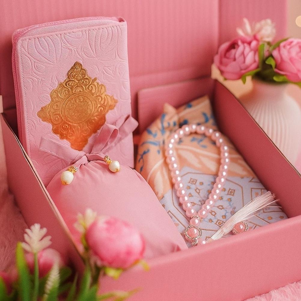 [TERBAIK] Hampers Islami Pink Elegan Al Quran, Mukena Travel, Sajadah & Tasbih Cantik Hadiah Lebaran