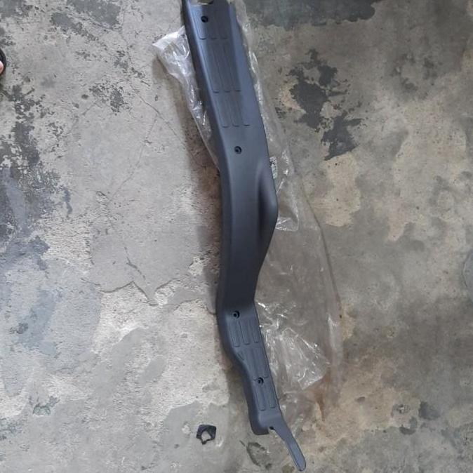 MK405205 SCUFF PLATE PENJEPIT KARPET CANTER PS125 PS110 ORI MITSUBISHI RESTOCK