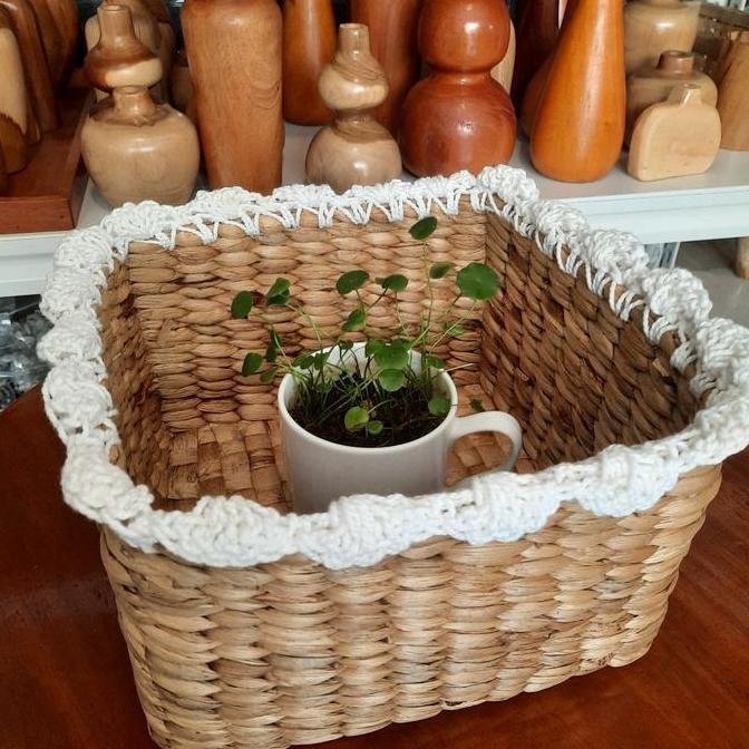 // KOTAK ANYAMAN ECENG GONDOK / KERANJANG ECENG GONDOK KGR01 SIZE L *