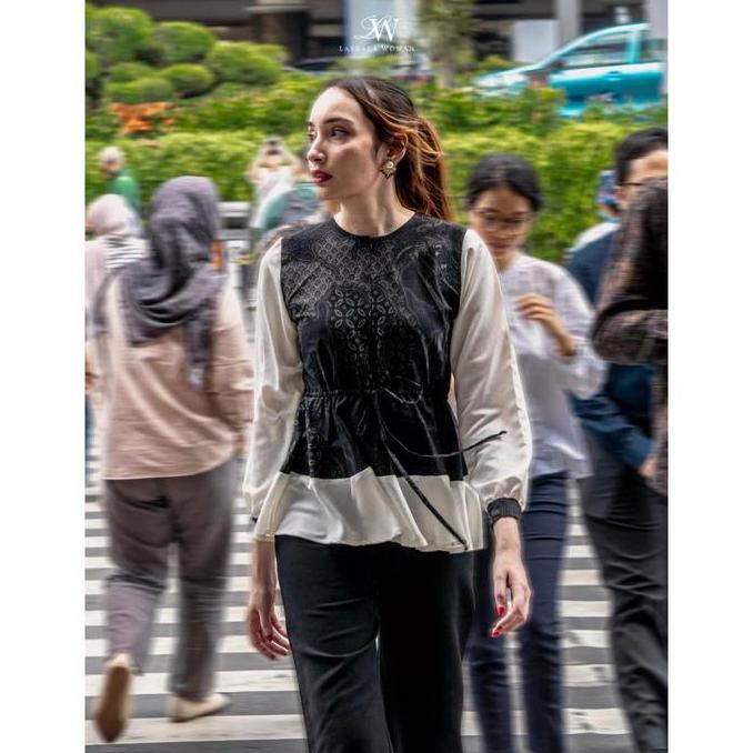 Sedia Laskala X Ivor Nagara White Blouse Serut Batik Putih Lengan Panjang | Original 100%