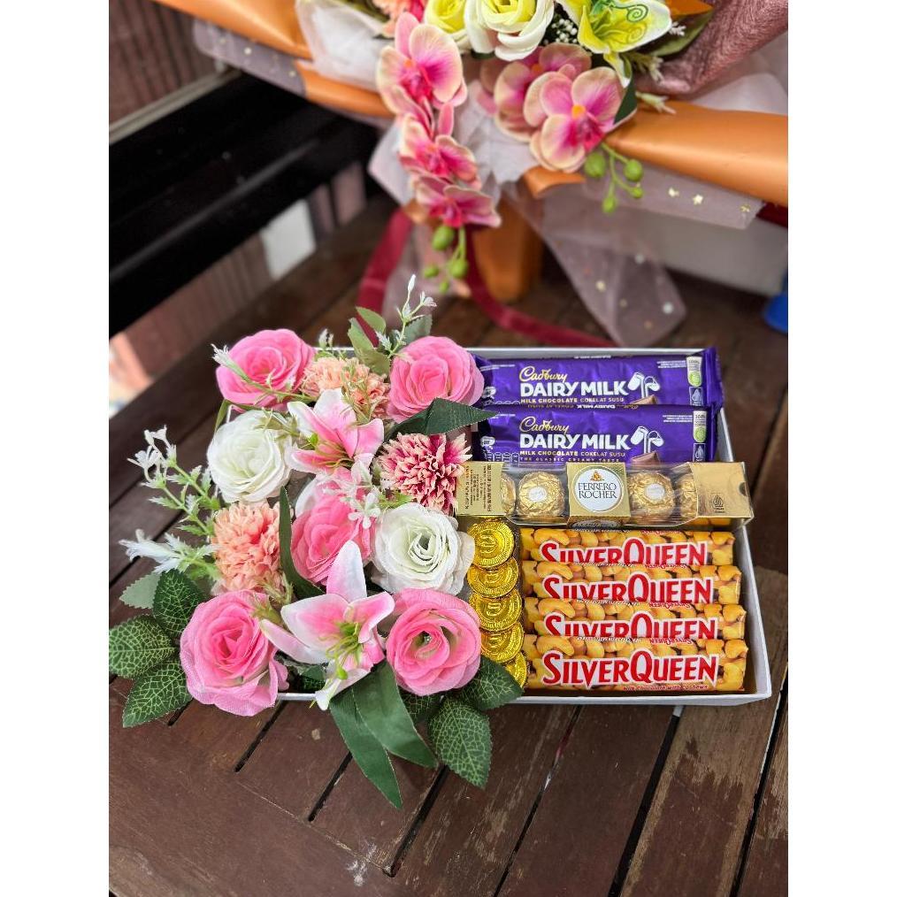 tre-57 viflowerss / bloom box / box flowers / fererro box / ferero hampers/ silverqueen box / cadbur