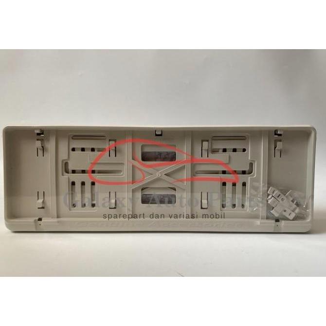 Tempat dudukan plat pelat nomor mobil