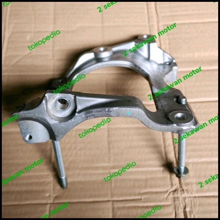 BEST DEAL BRAKET COMPRESOR AC TOYOTA KIJANG INOVA REBORN DIESEL 2GD 2.400CC REVO 