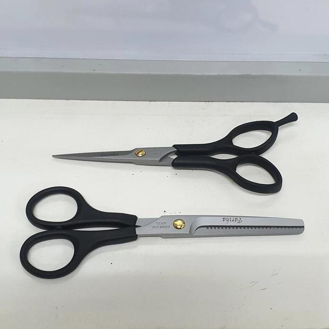 Fariha Gunting Rambut