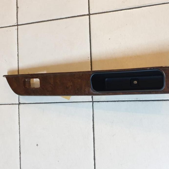 Cover Power Window Panel Wood Belakang Kanan Asli Mitsubishi Kuda Garansi