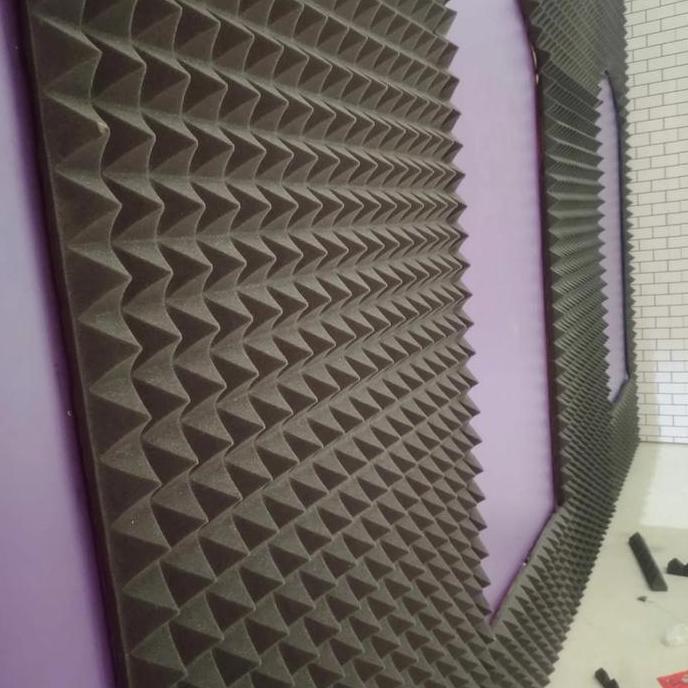 busa peredam suara piramid warna