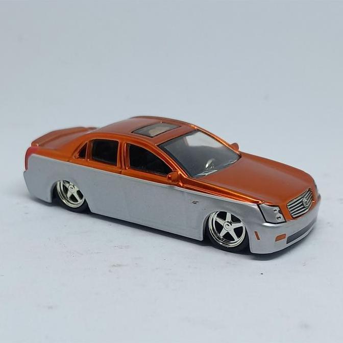 Jada toys 2002 cadillac cts dubcity loose diecast 1/64 (s)