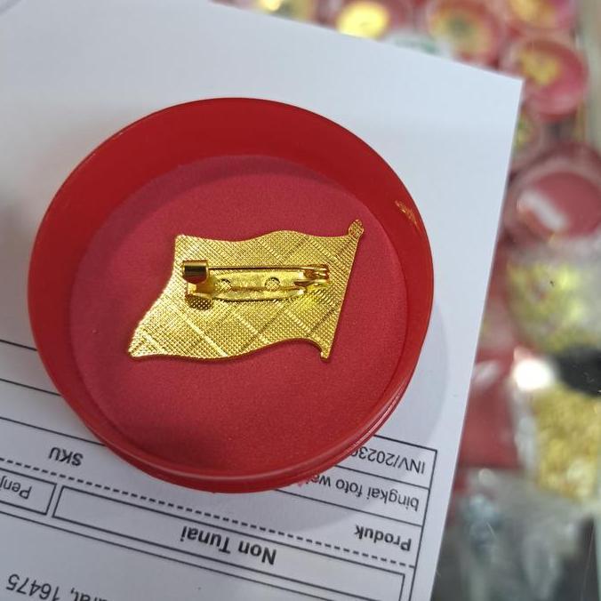 pin bendera merah putih berkibar