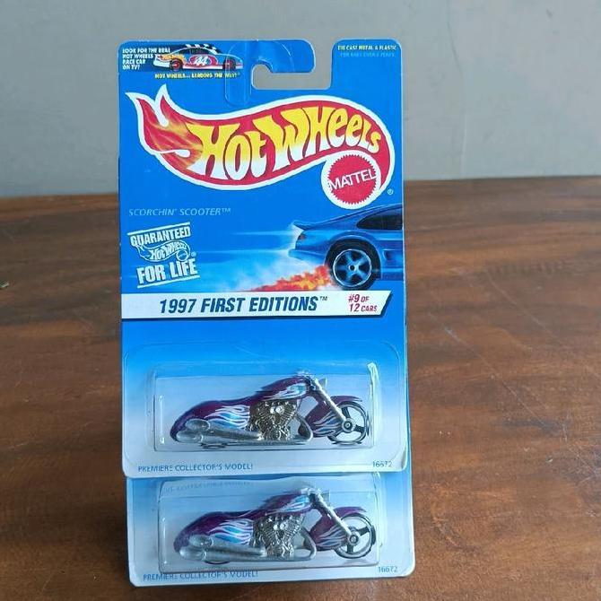 Hot Wheels Scorchin Scooter First Edition ungu