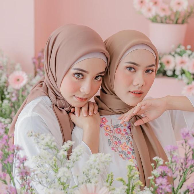 Rifanyhijab Bella Square Premium Wanita Muslim Jilbab Empat Pollycotton Plain Square