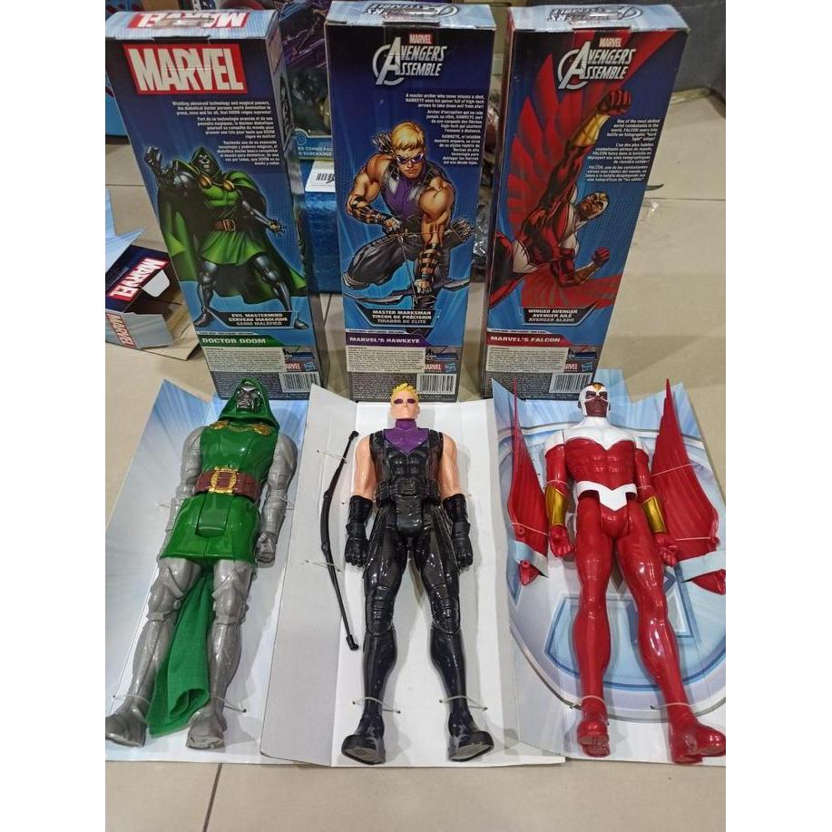 HASBRO Mainan Action Figure Marvel Dr. Doom Falcon & Hawkeye 30 cm ORI