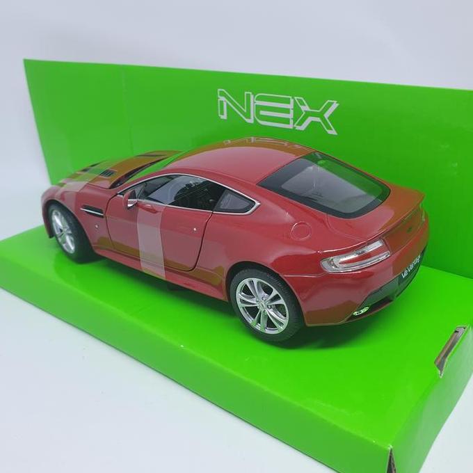 Ready Diecast Aston Martin V12 Vantage Welly Nex 1:24