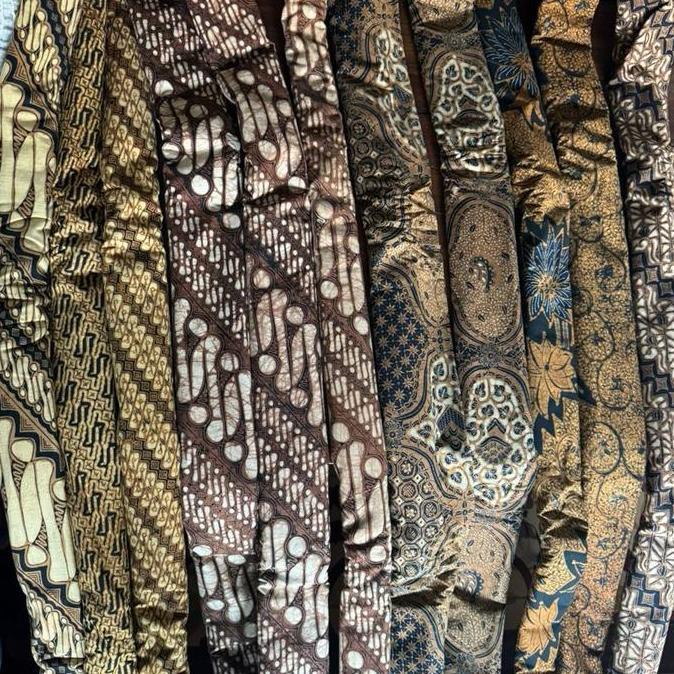 Kain Batik Jarik Solo Stok Toko Lama Sudah Ada Wirunya Bisa Dijadikan Jarik atau Bahan Busana Batik 