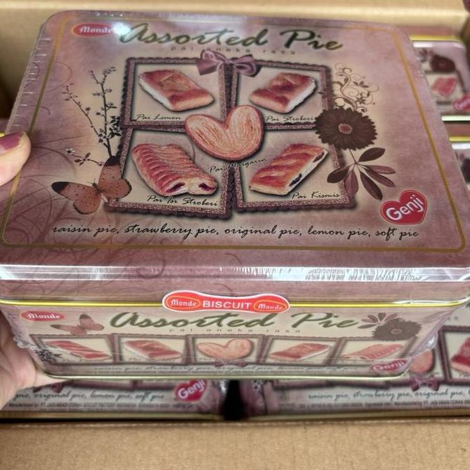 Agen distributor makanan ringan hampers lebaran cemilan snack biskuit monde kaleng kotak assorted pi