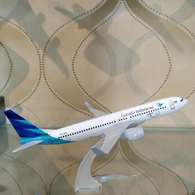 Miniatur Diecast Garuda Indonesia Boeing 737 16 centi tidak ada roda