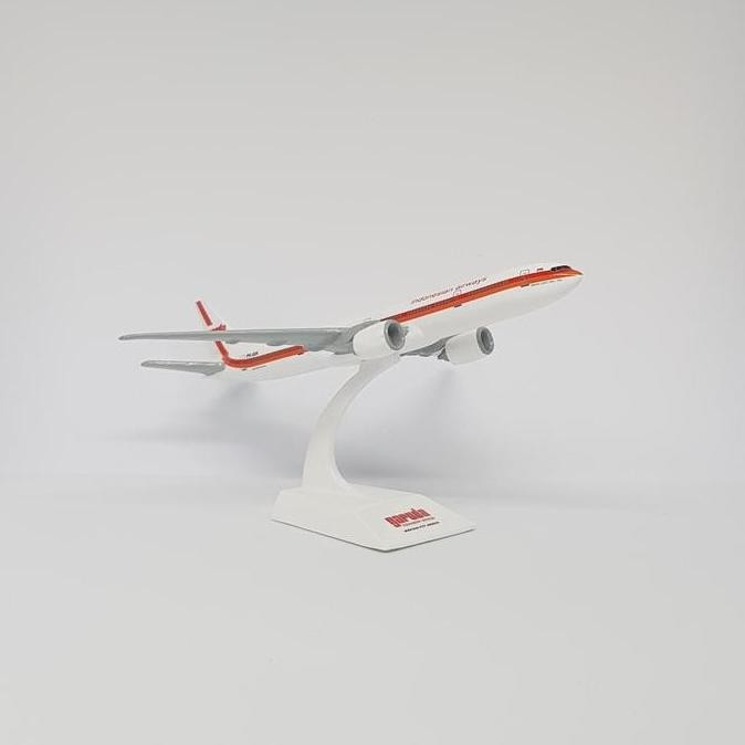 DIECAST BOEING 777-300 ER GARUDA INDONESIA RETRO LIVERY