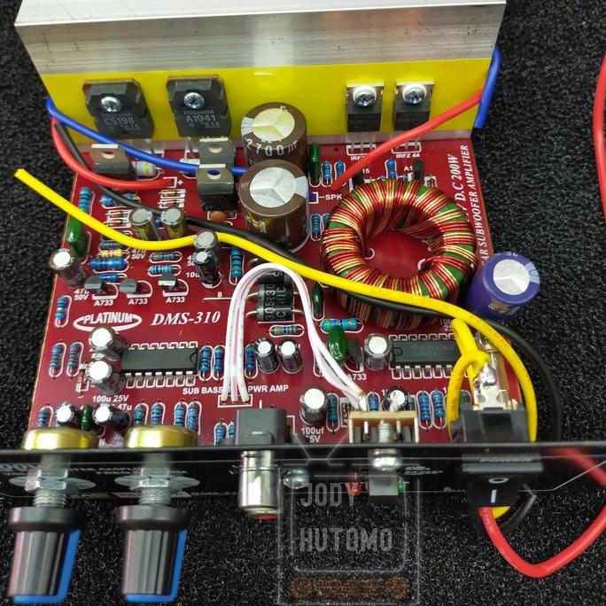 Kit Power Amplifier Subwoofer Monoblok Mobil 12 Volt DMS-310 Platinum