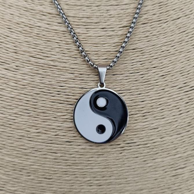 DB266 - KALUNG LIONTIN TITANIUM YING YANG PRIA TERLARIS Elegan Stainless