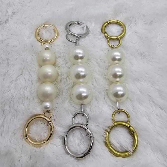 Short pearl flower chain bag charm / tali tas mutiara pendek