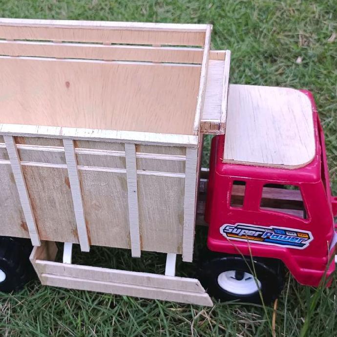 Miniatur truk oleng skala plastik /mainan anak-anak