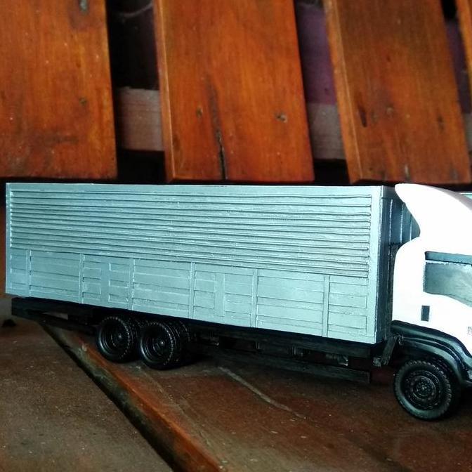 Miniatur truk Isuzu giga ,Box