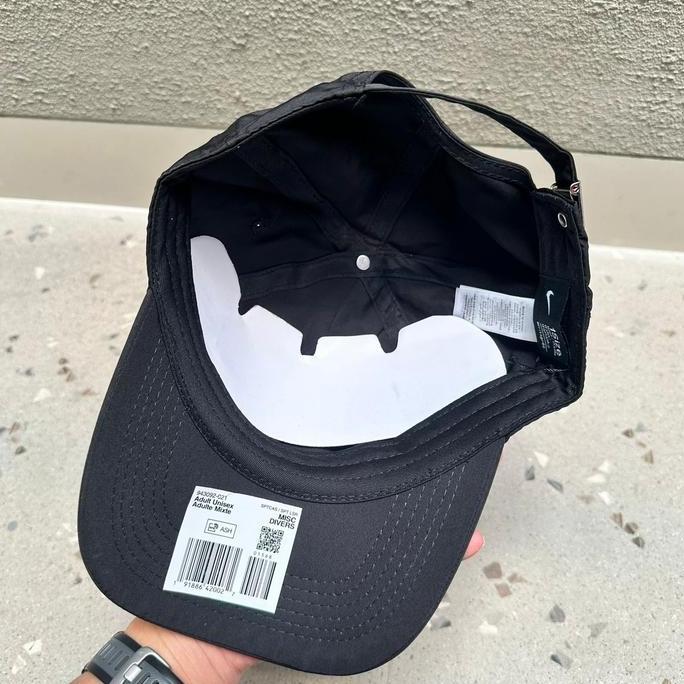CR - Topi Nike Metal Plat Logo Original Black Caps TERLARIS
