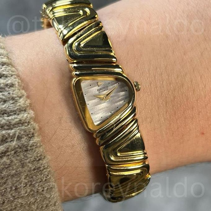 Ready JAM TANGAN VINTAGE SEIKO BANGLE HALF PIANO MOON GOLD TONE MOP DIAL REALLY RARE LX999