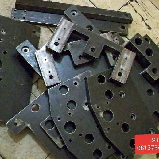 Custom Plat. Jasa Bubut CNC, Milling & CNC Gas Cutting. Tangan Pertama
