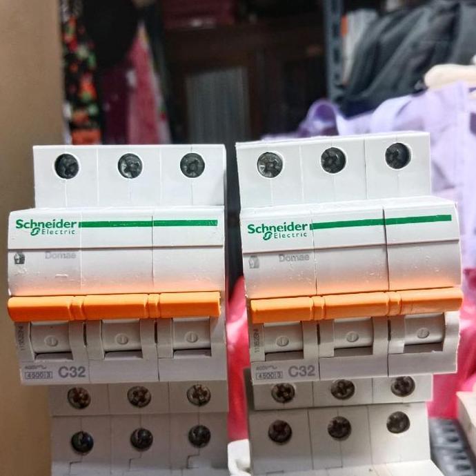 MCB DOMAE SCHNEIDER 3PHASE 32AMPER 40AMPER ORIGINAL SNI BEKAS BERKWALITAS