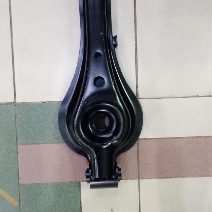 Lower Arm Sayap Belakang Fortuner Innova