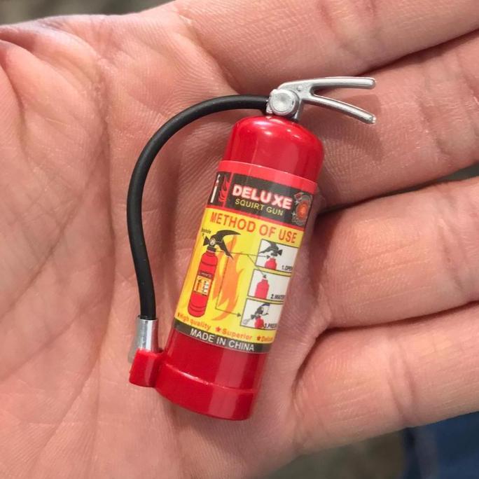 Miniatur 1/12 Tabung Gas Pemadam Kebakaran