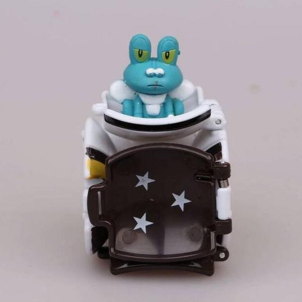 Pokeball lempar berisi figurin