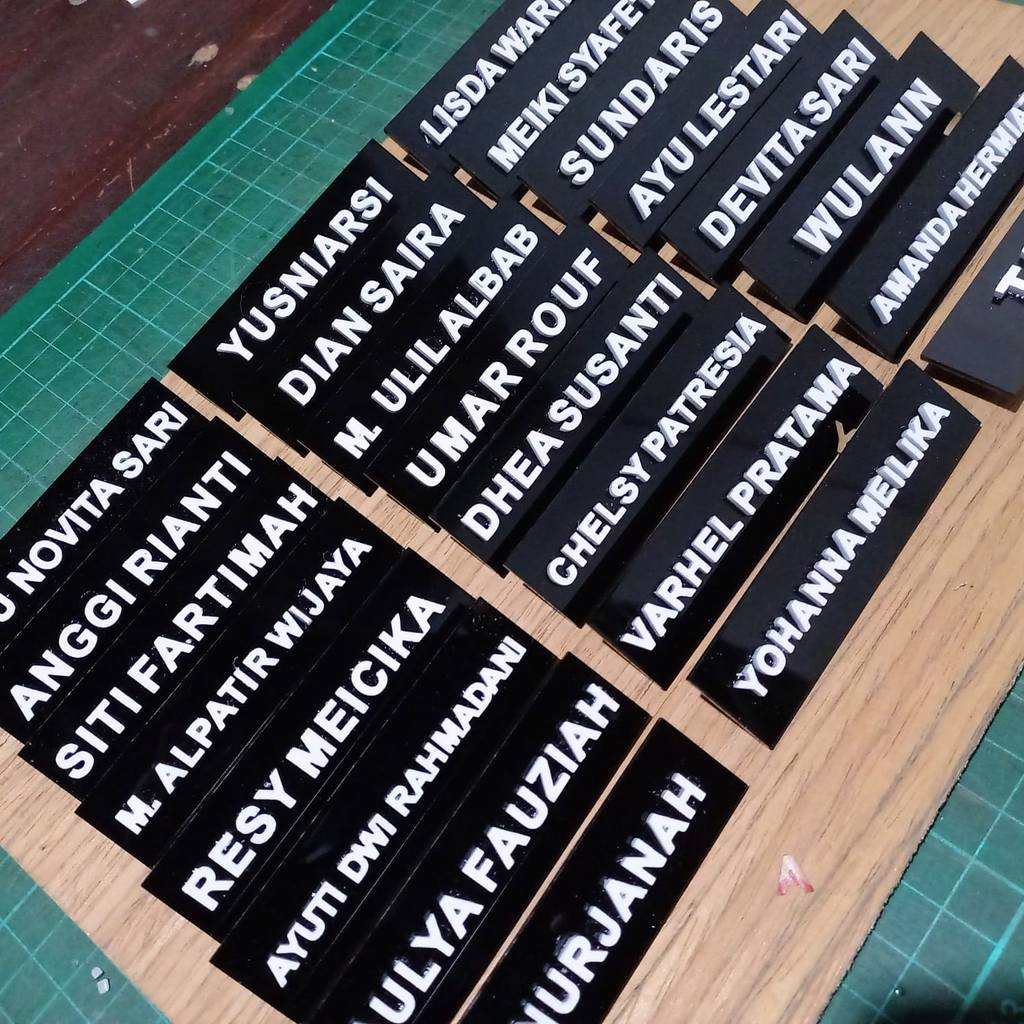 Nametag, Papan nama dada,Nama dada akrilik timbul Grosir, Nama dada ukir akrilik