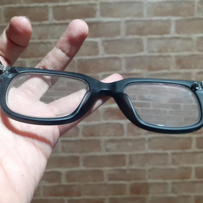 Service kacamata Pindah lensa