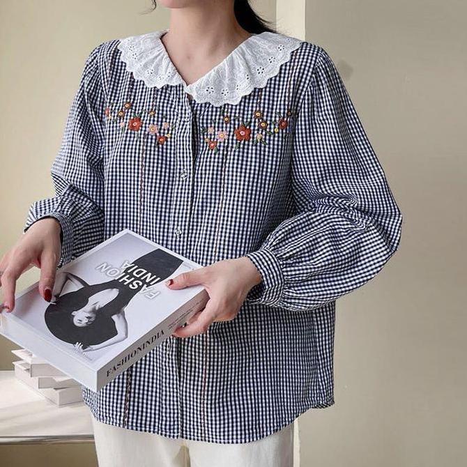 BLUS KATUN KOTAK HITAM KERAH SLIM RENDA PUTIH LENGAN BALON KOREA IMPORT