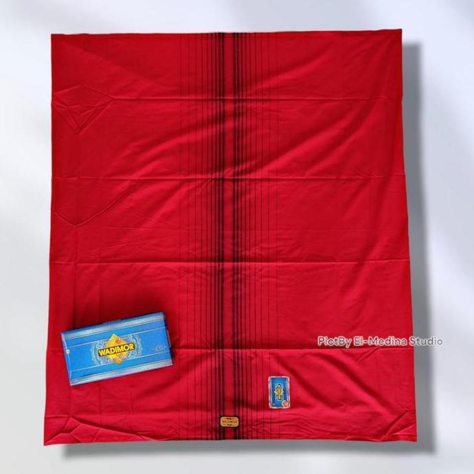 Diskon Wadimor Sarung Pria Dewasa Spesial Agustus 2023 Warna Merah Bendera Indonesia Motif Tenun Mew