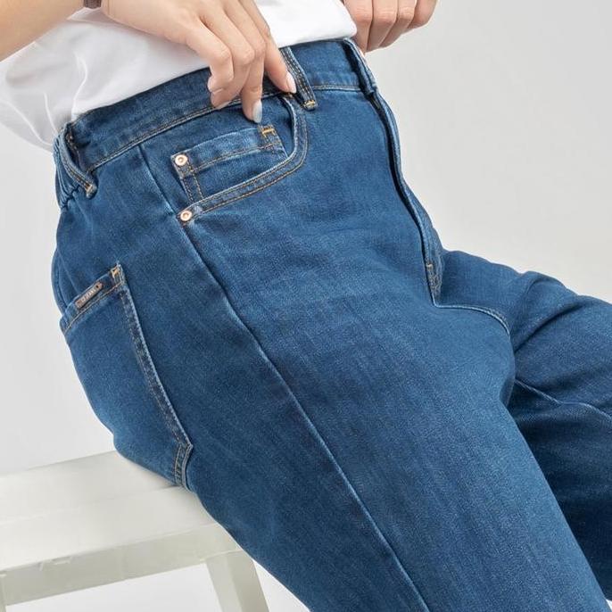 C2 Utopia Blue Straht Cut Jeans Wanita