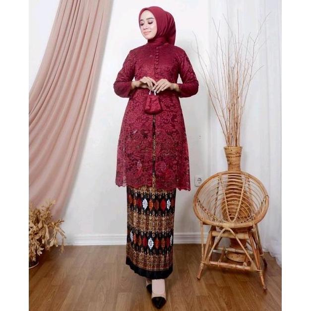 Setelan Kebaya Tunik Kancing Seribu Brukat