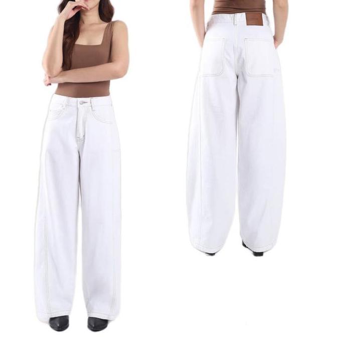 Celana jeans wanita model baggy barel berbahan non stretch warna putih benang coklat 5.0