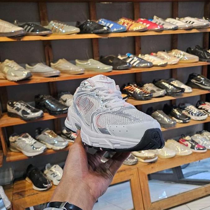 Nb 530 White Pink Metallic Silver